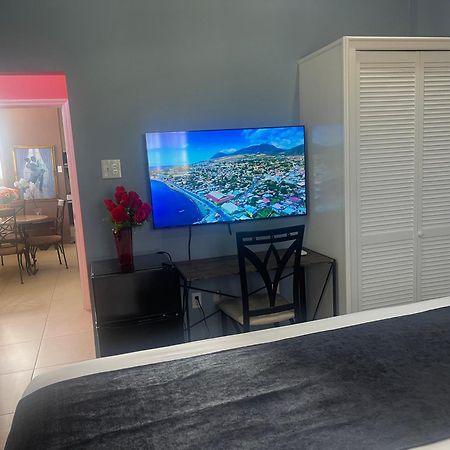 Hotel The Colosseum à Basseterre Extérieur photo